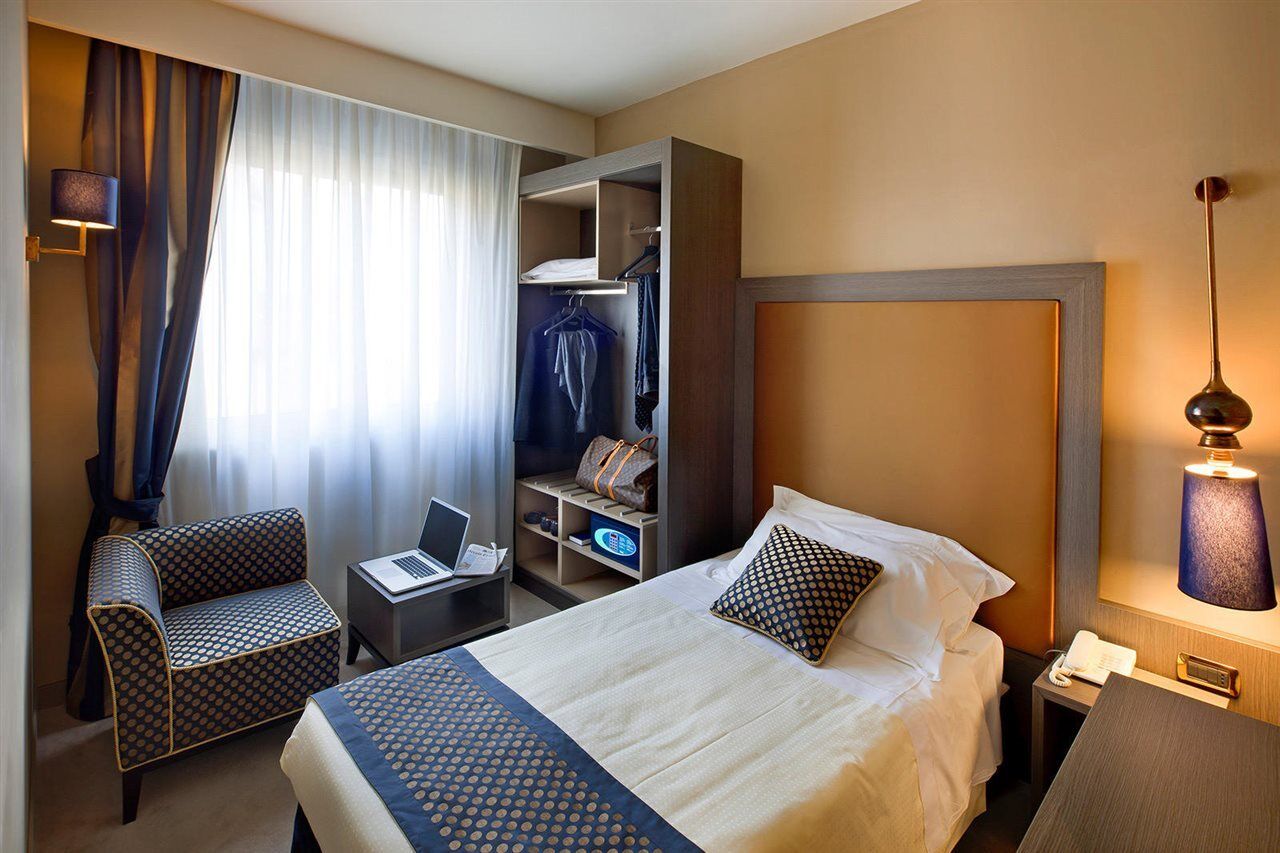 Hotel Mozart Milan Room photo